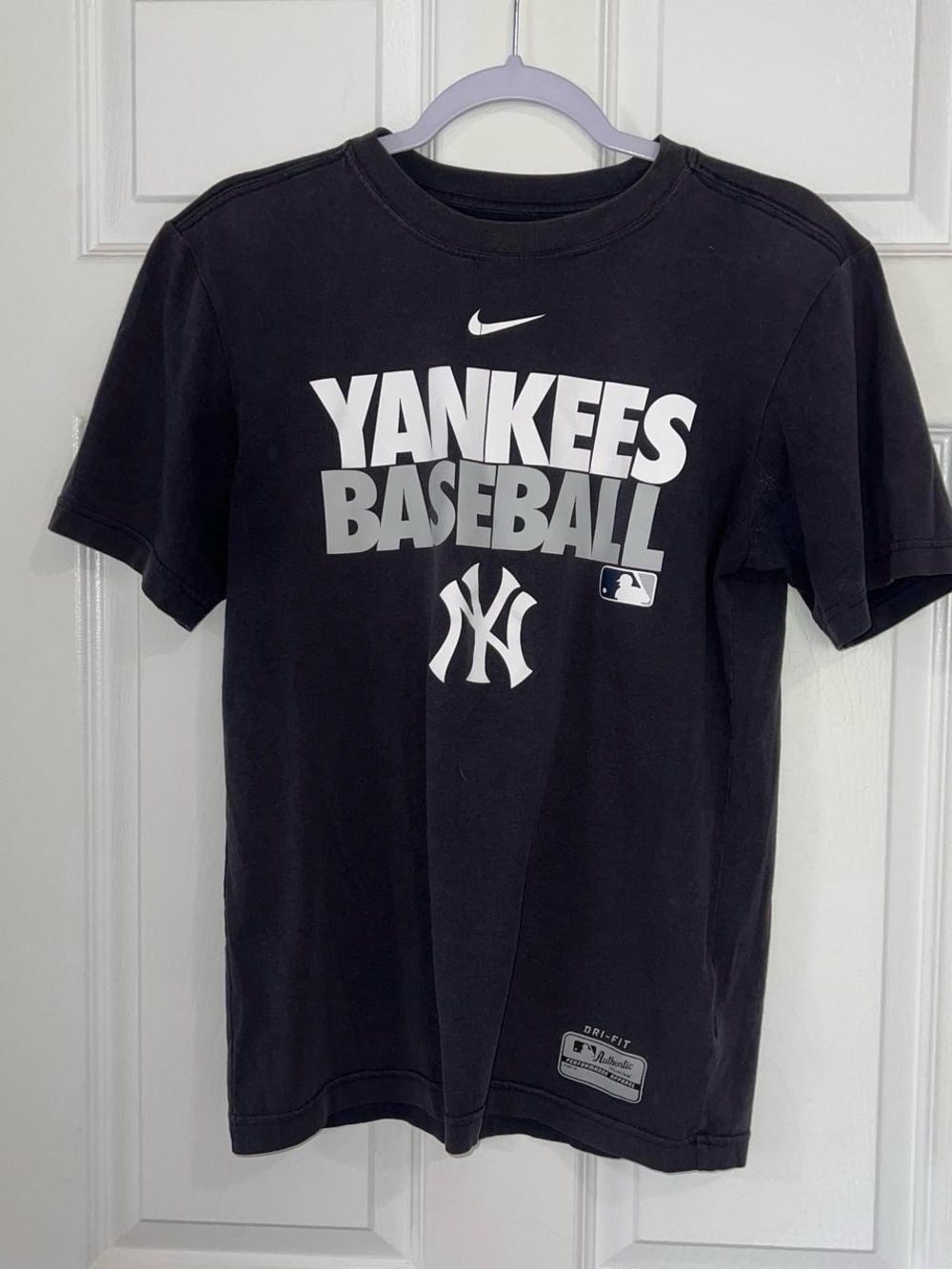 Nike black dri-fit New York Yankees baseball t-shirt